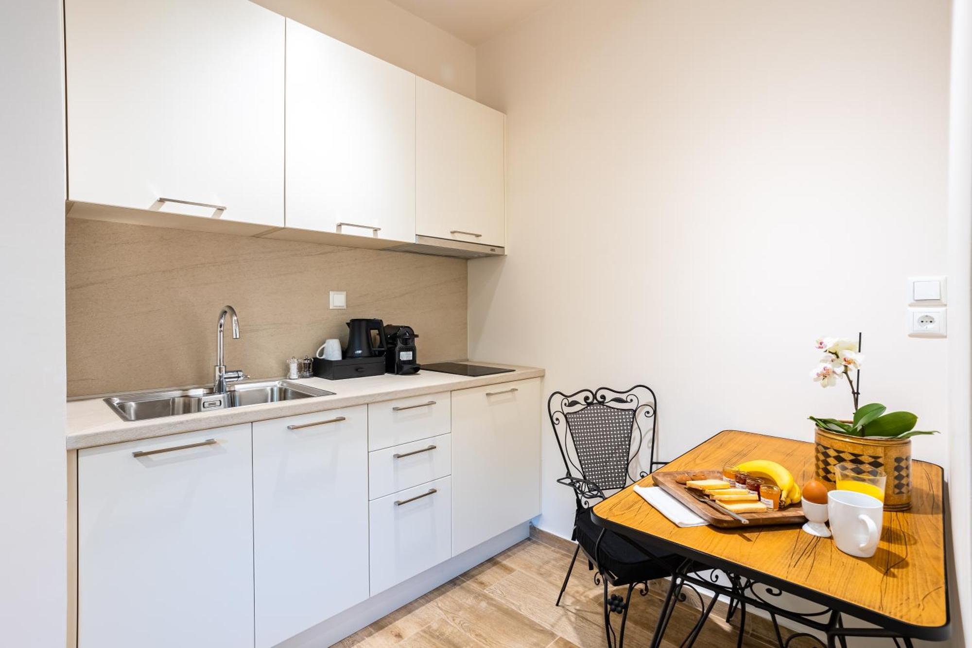 Villy'S Comfort Zone Apartments Kalamata Eksteriør billede